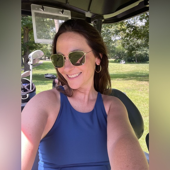 Meet your Posher, Lindsay - Picture 3 of 5